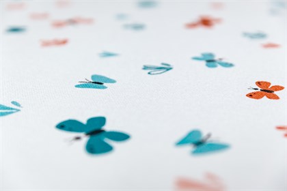 KM7807 Обои виниловые на флизелиновой основе Уик-энд мотив, оранжево-синий бабочки KЕРАМА МАРАЦЦИ - фото 142312