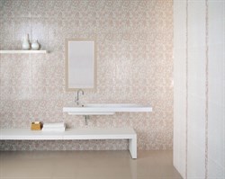 В интерьере